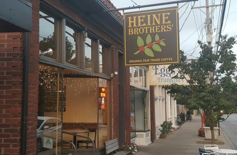Los empleados de Heine Brothers’ Coffee presionan por salarios más altos y anuncian planes de sindicalización.