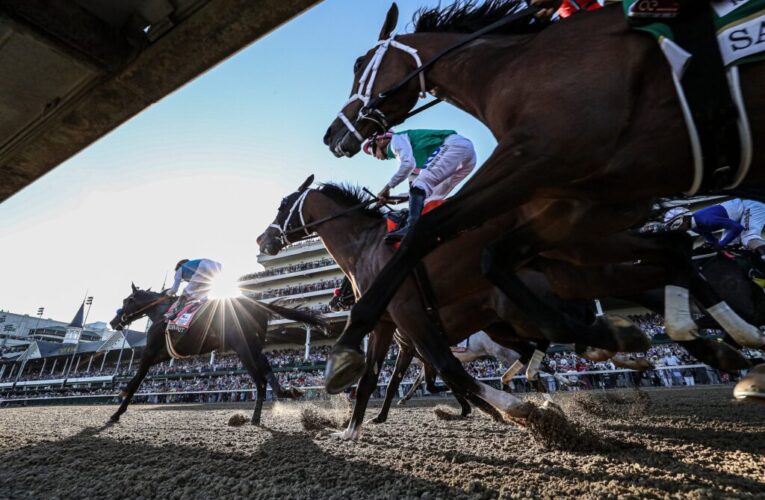 El gobernador de Kentucky entretiene a los visitantes en la semana del Derby de Kentucky en Churchill Downs