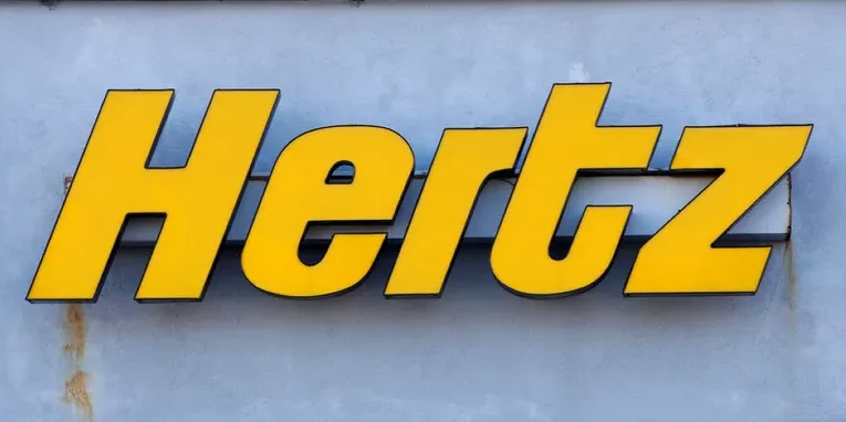 Hertz comprará hasta 65.000 autos eléctricos