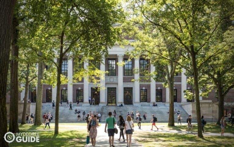 Dos escuelas de KY nombradas entre los 50 mejores programas de educación doctoral en línea en EE. UU.