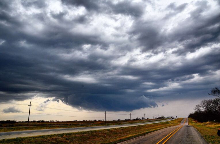 Miércoles tormentoso: vientos dañinos, tornados aislados, granizo todo lo posible.