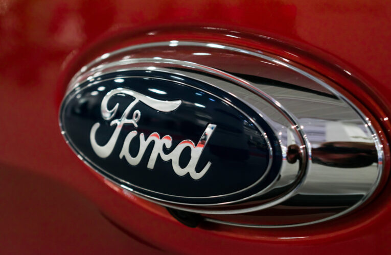 Estacione al aire libre: Ford retira del mercado SUV debido al riesgo de incendio del motor.