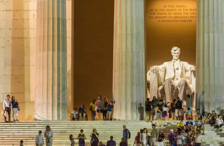 Se conmemoran 100 años de la inauguración del monumento de Lincoln en Washington
