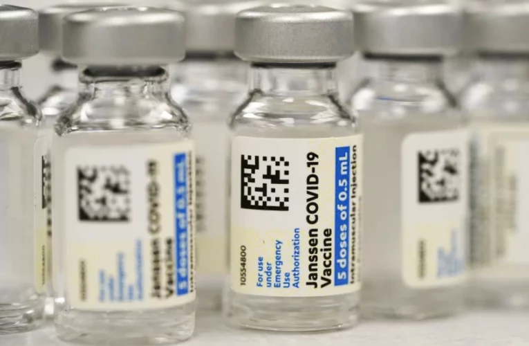 FDA restringe uso de vacuna de Johnson & Johnson por trombos