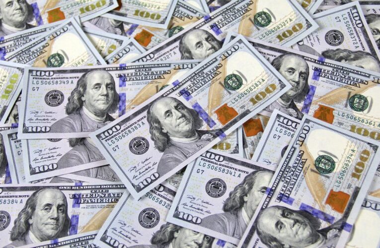 Un hombre de Louisville gana un premio de $ 200,000 en un raspadito de lotería comprado por capricho