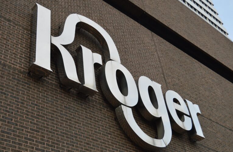 El plan de salud para empleados de Kroger incluye beneficios de viaje para tratamientos, incluido el aborto