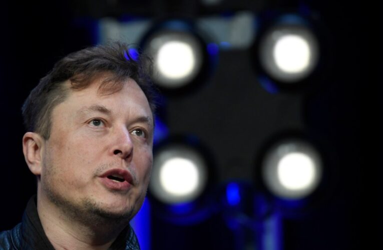 Elon Musk amenaza con abandonar el acuerdo de Twitter
