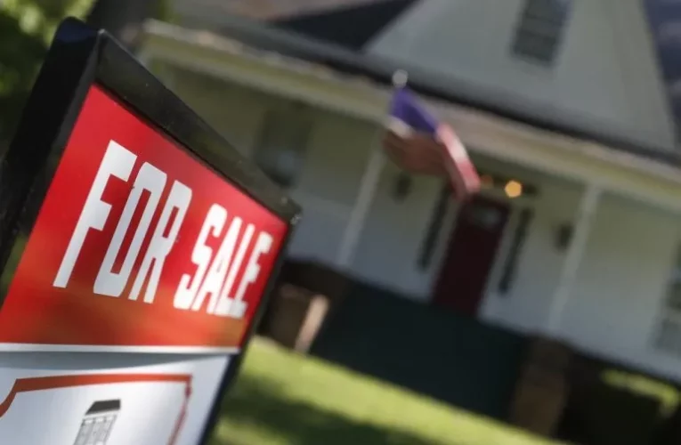 Venta de viviendas vuelve a bajar por alza en tasas de interés