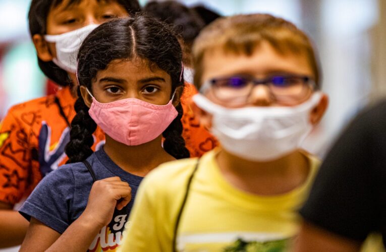 El condado de Jefferson vuelve a estar en rojo por COVID-19, lo que provocó el uso universal de máscaras en JCPS