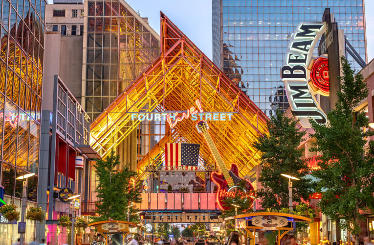 Tesoros locales: Fourth Street Live, en donde Louisville cobra vida