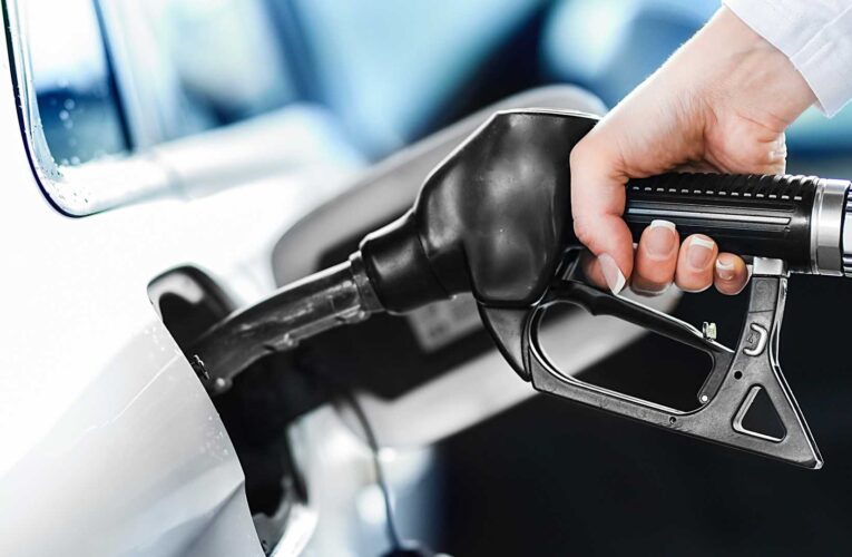 El promedio de gasolina de Kentucky cae a $ 4.55, cayendo 11 centavos en una semana