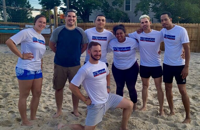 Equipo de voleibol Kentubano comienza con victorias en torneo local