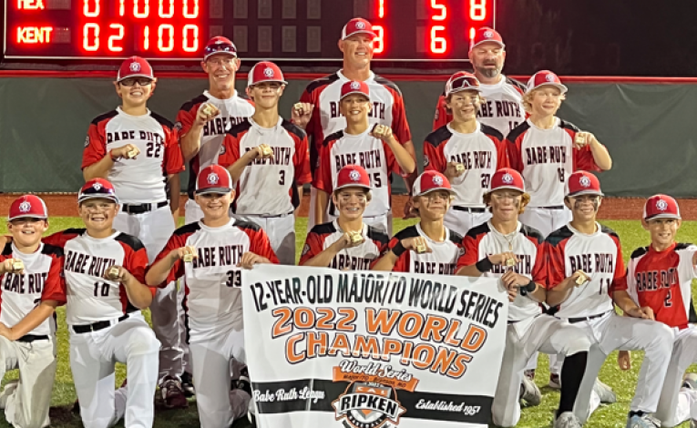 El equipo de la Pequeña Liga de Jeffersontown celebra el título de la Serie Mundial durante 2 días