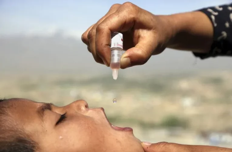 Casos de polio en EE. UU. revelan raro riesgo de vacuna oral