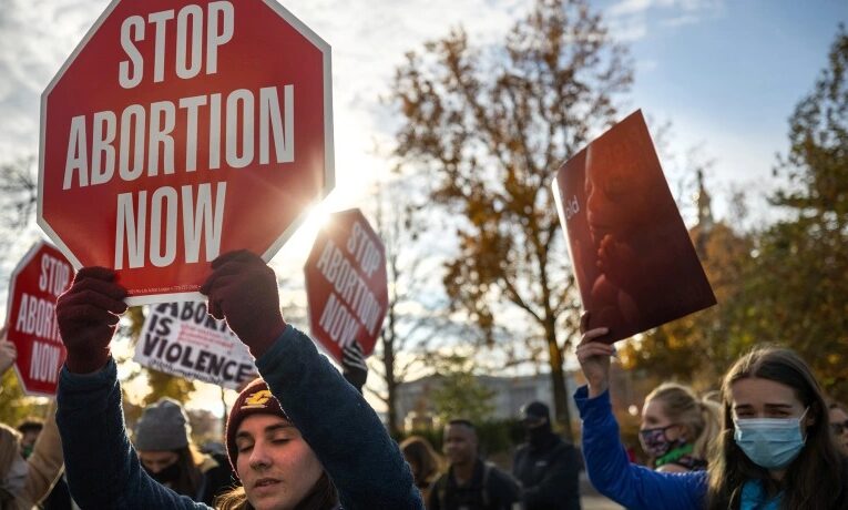 Los abortos en junio caen al mínimo de 2022 en Kentucky tras la caída de Roe v. Wade