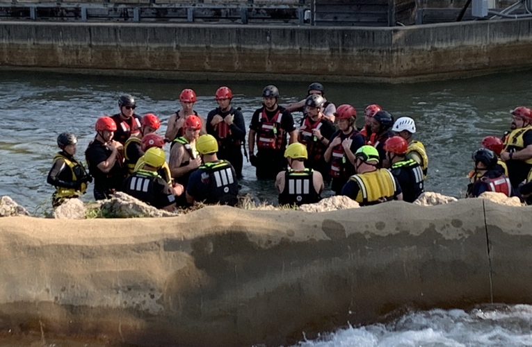 Capacitación de socorristas para rescates acuáticos en Kentucky Kingdom y Hurricane Bay
