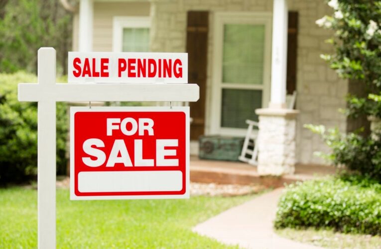 Las altas tasas de interés y el bajo inventario crean un desafío para los compradores de viviendas en Louisville