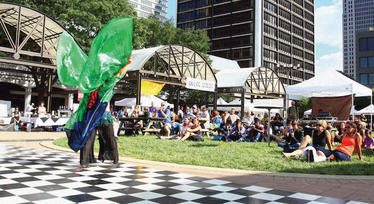 WorldFest trae grandes multitudes al centro de Louisville el último día