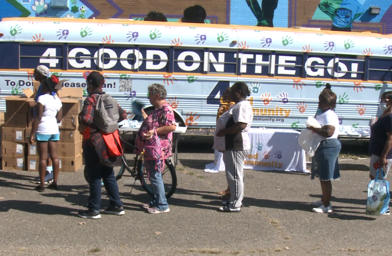 La organización sin fines de lucro de Henderson viaja a Louisville para regalar artículos esenciales en medio de la inflación