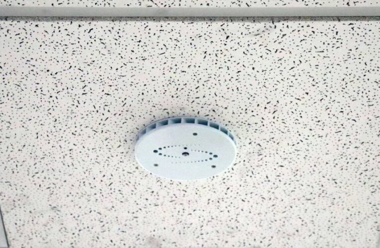 Las escuelas secundarias del condado de Oldham instalan sensores para detectar el uso de vapes