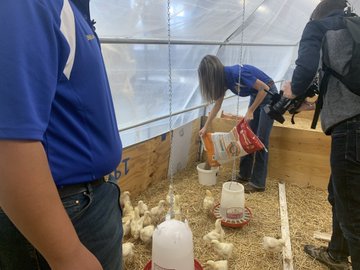 Los estudiantes de Bullitt Central HS están trabajando para crear la primera Cena de la granja a la mesa de la escuela