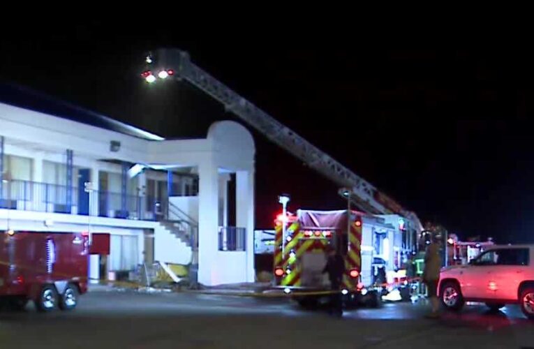 El hotel de Elizabethtown fue evacuado mientras los bomberos trabajan para controlar el incendio