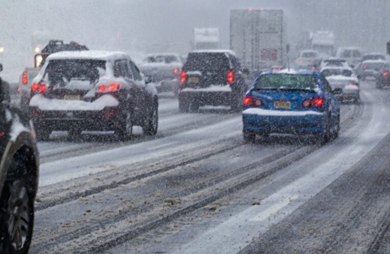 Númerosos accidentes reportados en la primera nevada de la temporada en Louisville, se les pide a los conductores que tomen precauciones