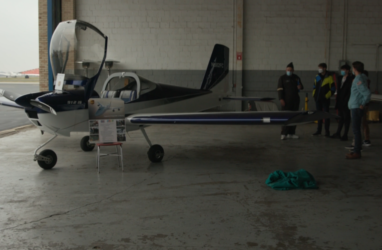 El club de vuelo local sin fines de lucro 502 enseña a los jóvenes a volar en Bowman Field