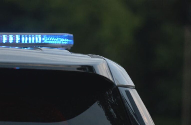 Hombre de Louisville acusado de voyeurismo después de grabar a personas en el baño de empleados