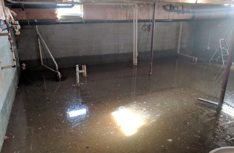 Las empresas de restauración se cerraron de golpe cuando las tuberías rotas inundaron múltiples hogares y negocios de Louisville