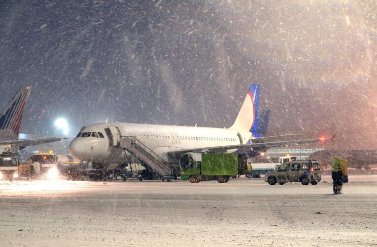 Las aerolíneas ya están haciendo cambios de vuelo antes de la gran tormenta navideña