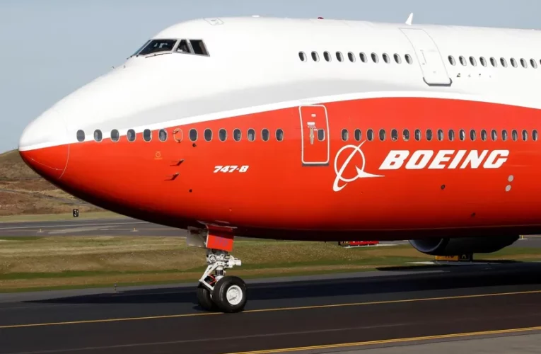 Boeing se dispone a sacar su último avión 747