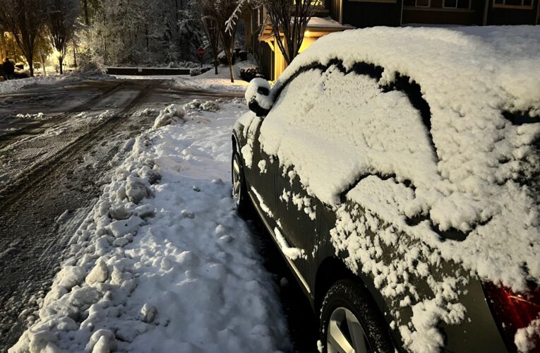 Se esperan chubascos de nieve y aire más frío el viernes; posibles acumulaciones ligeras de nieve