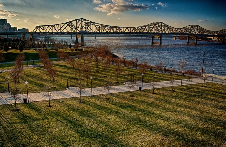 Parque frente al Río Ohio nominado a Mejor Riverwalk. Emite tu voto ahora