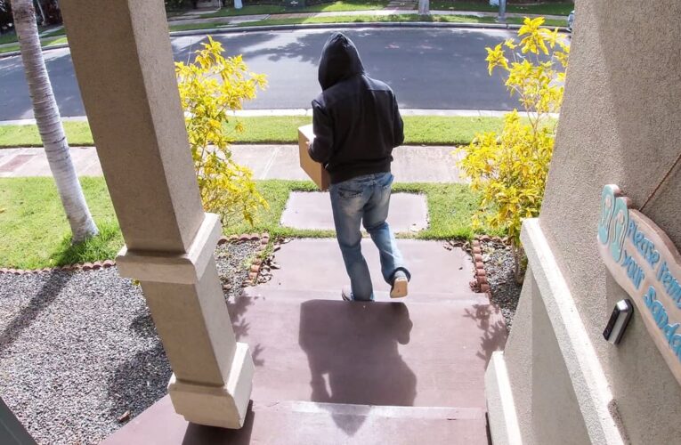 La policía de Louisville advierte sobre un aumento en los paquetes robados de los portales