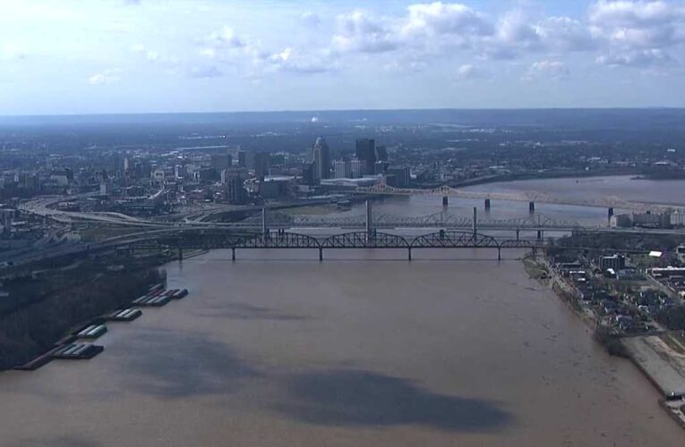 Louisville Water dice que el agua del descarrilamiento del tren está pasando, todavía no se detecta nada