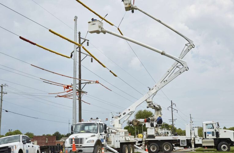 Compañías locales de electricidad reciben ayuda de otros estados