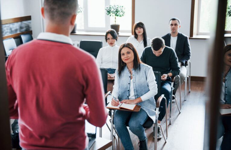 Cientos de estudiantes del sur de Indiana eligen pasar sus vacaciones de primavera en el salón de clases