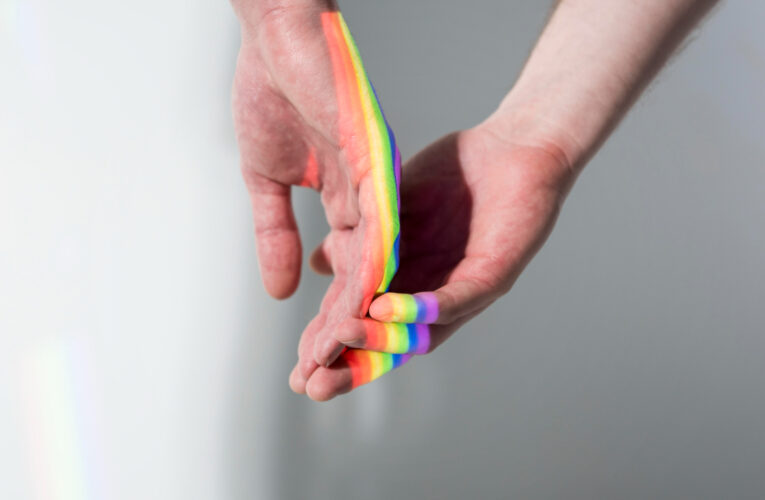 El controvertido proyecto de ley anti-trans aplastado en el último minuto se dirige al escritorio del gobernador