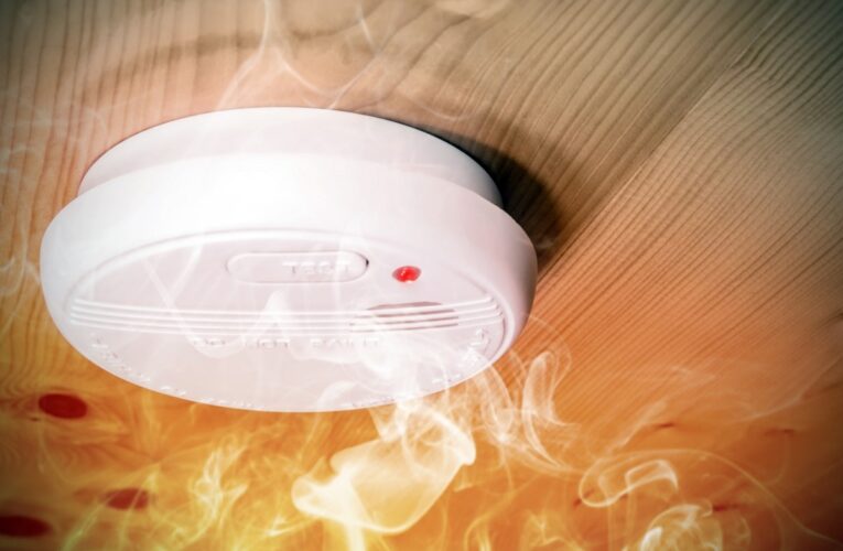 Autoridades locales recuerdan revisar los detectores de humo