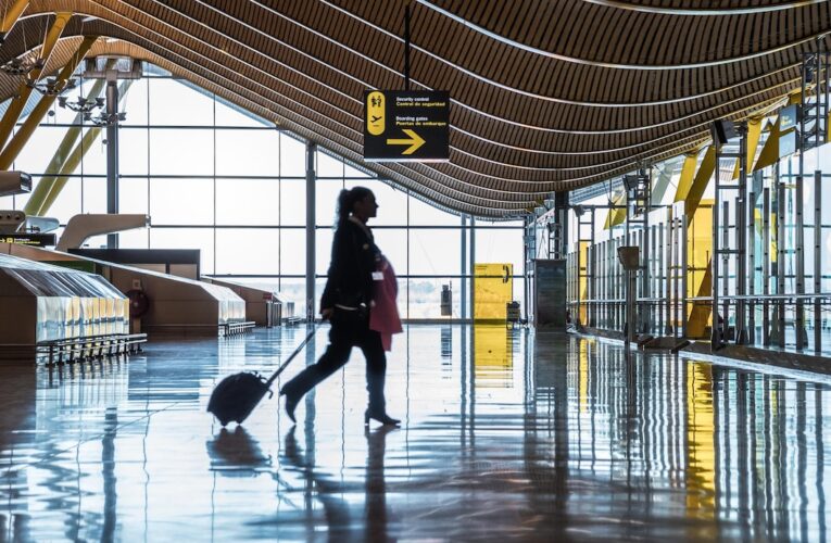 Otro día ajetreado en el aeropuerto de Louisville después de una gran cantidad de cancelaciones de vuelos posteriores al Derby