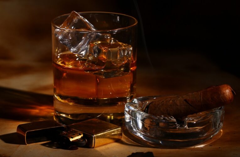 Leaf & Barrel Cigar and Bourbon Lounge abre en Georgetown