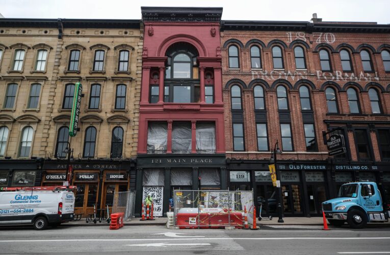 Número 15 abre en Whiskey Row