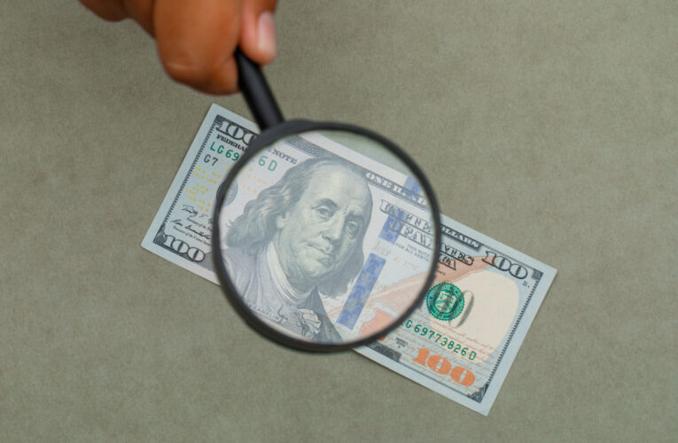 La policía en el sur de Indiana investiga después de encontrar más billetes falsos