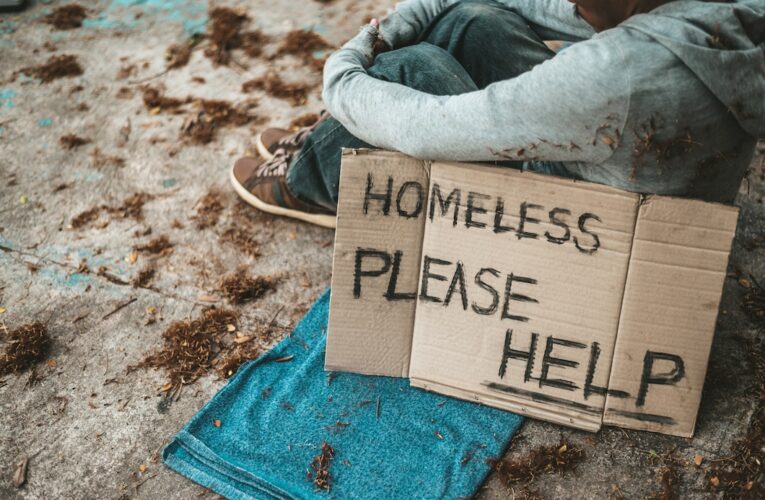 El programa de extensión de Louisville cierra la brecha entre las personas sin hogar y los recursos