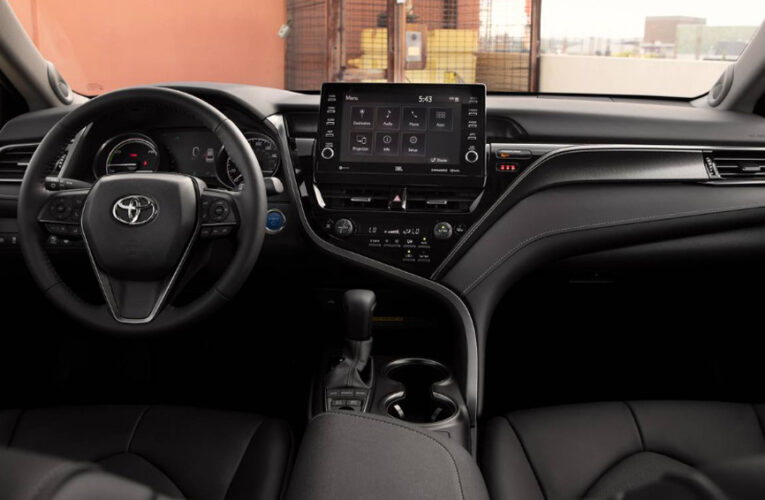 AAA encuentra que el interés en los vehículos eléctricos está disminuyendo a medida que los estadounidenses centran su atención en los híbridos