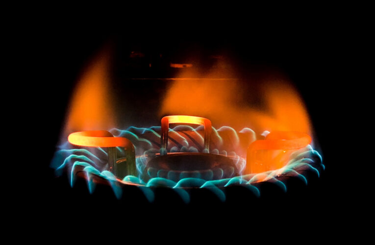 Calentar los hogares con gas natural es más de un 40% más barato que con electricidad