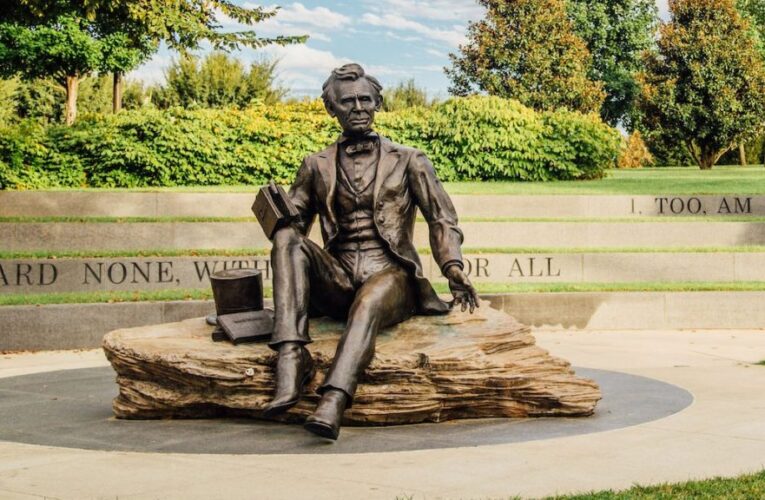 Roban sombrero de copa del Lincoln Memorial en Waterfront Park