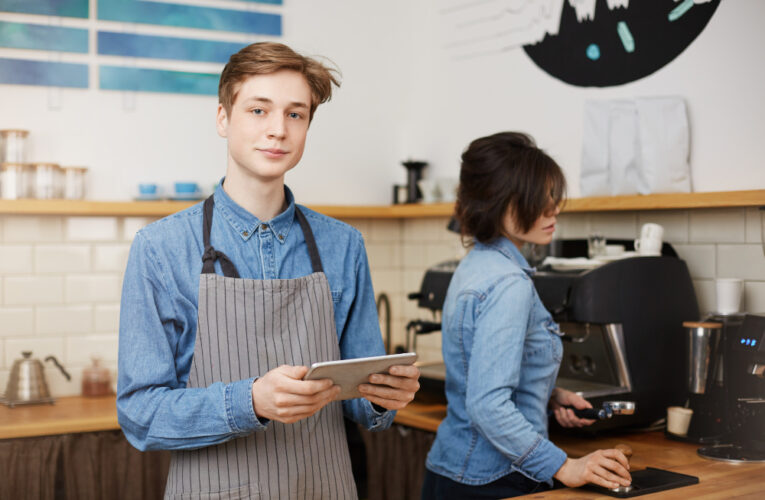 Locales: Aprueban un proyecto de ley que permite a los adolescentes trabajar toda la noche