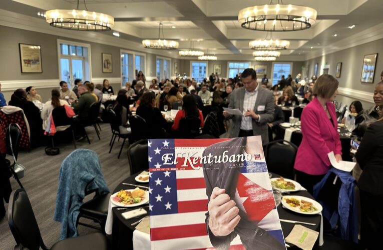 Panel de discusión destaca comunidad cubana en Louisville